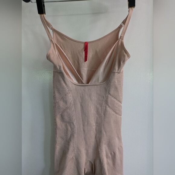 SPANX Blush Shapewear - Picture 2 of 6